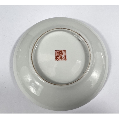 440 - A Chinese saucer with polychrome decoration of Chinese people and gifts with text, dia. 13.5cm