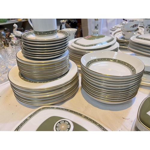 468 - A Royal Doulton 'Rondelay' large dinner service, tureens etc 10 setting, 60+ pieces