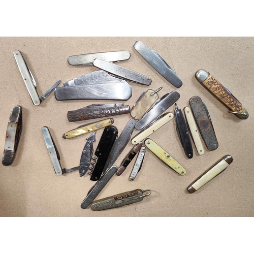 47 - A collection of penknives