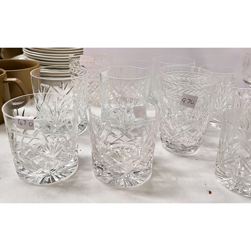 470 - A selection of cut glass whiskey tumblers etc 