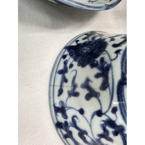 485 - A pair of Chinese 18th century blue and white bowls with scrolling floral underglaze designs, seal m... 