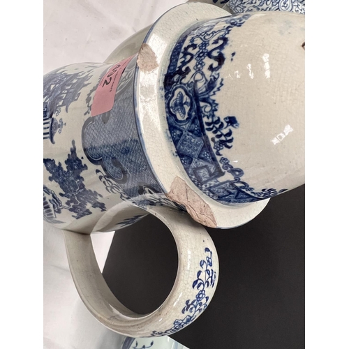 492 - A blue and white teapot