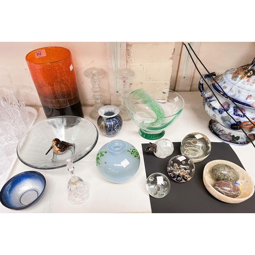 512 - A selection of glassware, bowls, Caithness vases etc