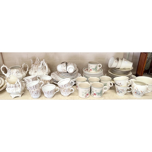 525A - A Wedgewood Raspberry Cane part tea service another similar Continental part tea service and Poole t... 