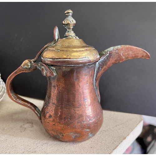 535A - A 19th century Islamic Dallah coffee pot in copper and brass, height 13.5cm