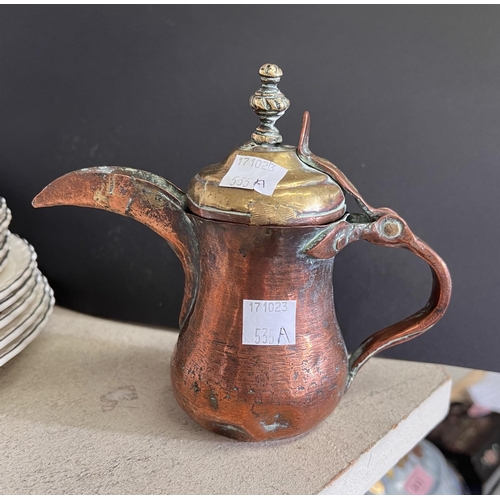 535A - A 19th century Islamic Dallah coffee pot in copper and brass, height 13.5cm