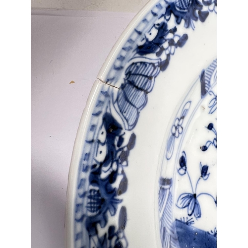 546 - An 18th century Chinese set of 3 blue and white dishes decorated with floral scenes, diameter 23.5cm