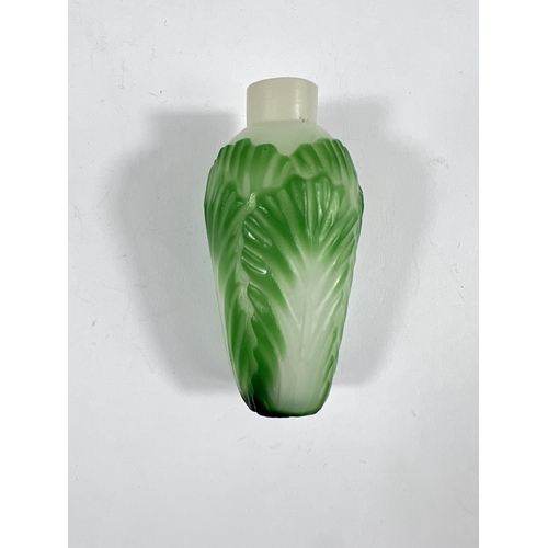 549B - A Chinese glass snuff bottle with leaf patination, 6.5cm