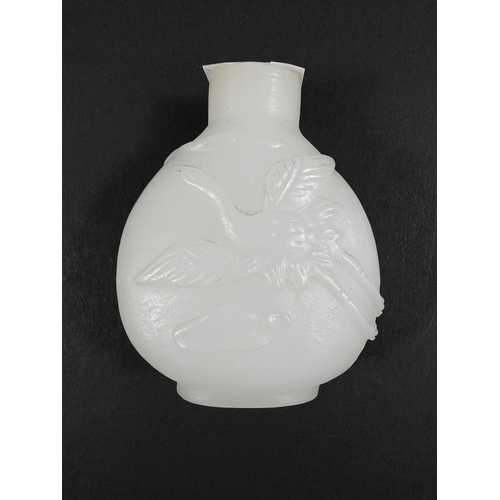 549D - A Chinese white jade coloured snuff bottle, height 6cm