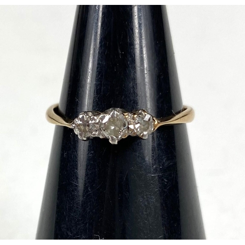 617 - An 18 carat hallmarked gold ring set 3 diamonds, size L, 1.8g