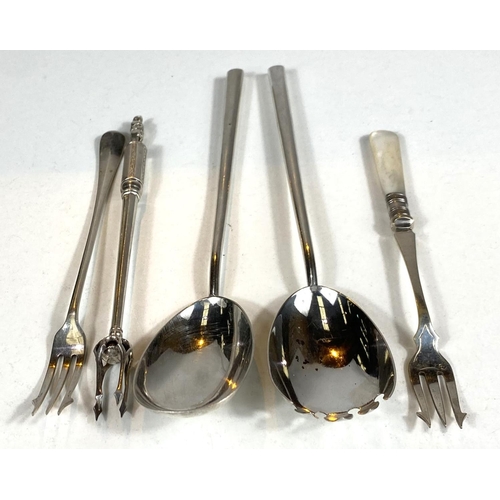 622 - A pair of hallmarked silver salad servers Birmingham 1910, a hall marked silver pickle fork Sheffiel... 