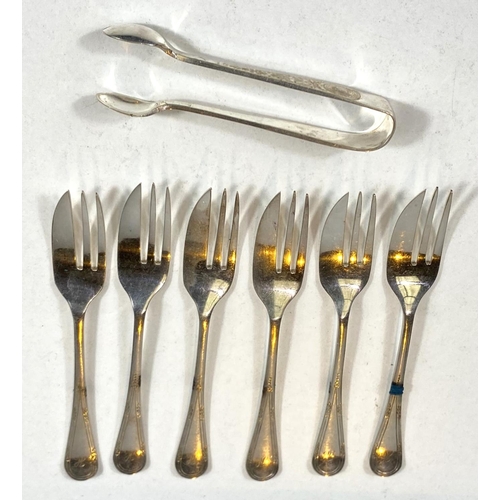 626 - A set of 6 silver cake forks monogrammed, Sheffield 1926 and a pair of EPNS sugar nips 3.5oz 