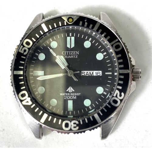 678 - A vintage Citizen Quartz Promaster dive watch with black bezel, rubber bracelet