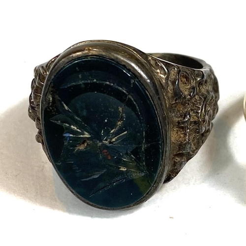 686 - An 18ct gold gentleman's signet ring with jade coloured shield shaped seal, 8.5gms; another with cra... 