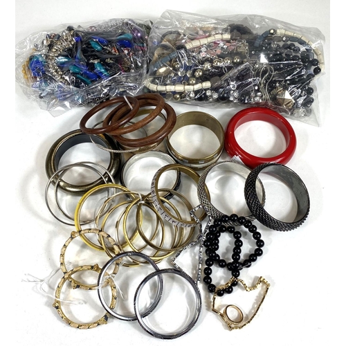 700 - A selection of costume jewellery