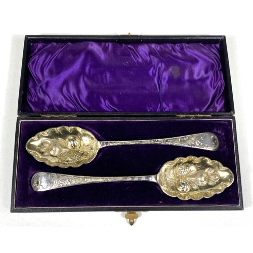 722 - A selection of silver plate:  dwarf candlesticks; sugar dredger; cased spoons and berry spoons;... 