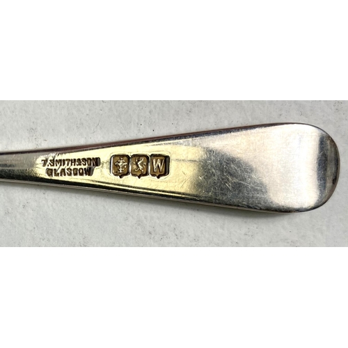 723 - A set of 12 chased teaspoons and tongs, cased, Glasgow 1893, 6oz