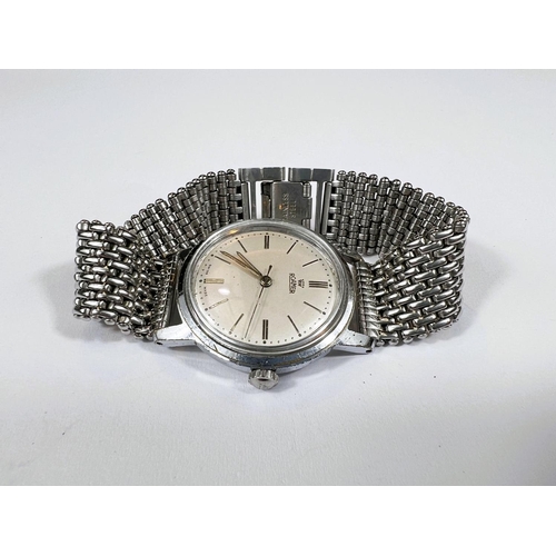 748 - A vintage gents Roamer Brevete stainless steel cased gents wristwatch with stainless steel beaded br... 