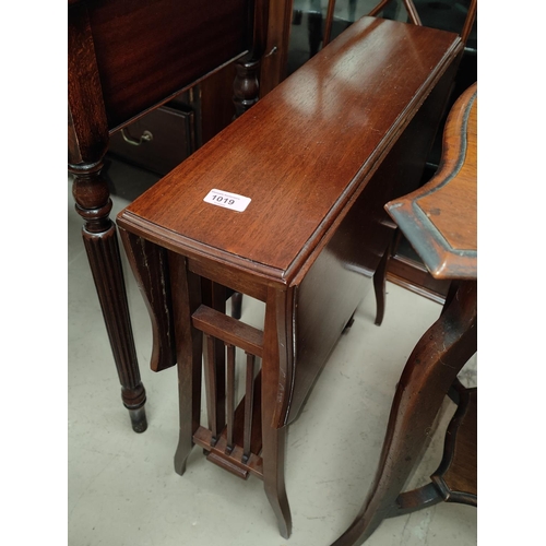 1019 - An Edwardian mahogany Sutherland table