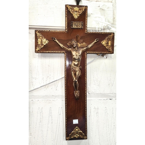 185B - An elaborate gilt on walnut crucifix, nicely detailed, ht. 49.5cm