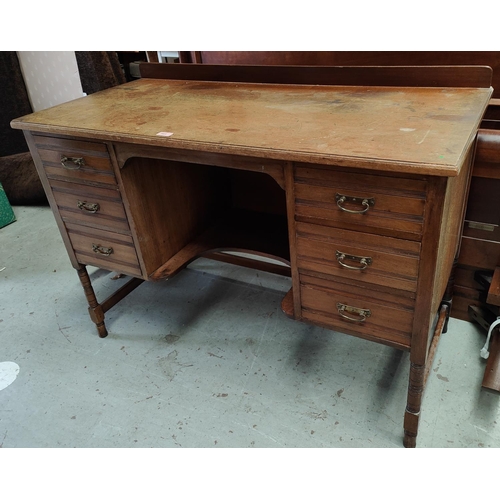 965 - An Edwardian mahogany desk with three drawers to either side and shelf under with cut out for sittin... 