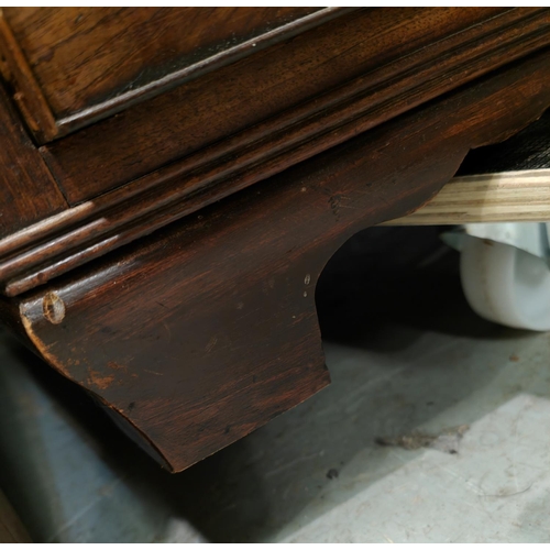 967 - A Georgian mahogany bow front chest of 3 long and 2 short drawers on bracket ogee feet, length 108 x... 