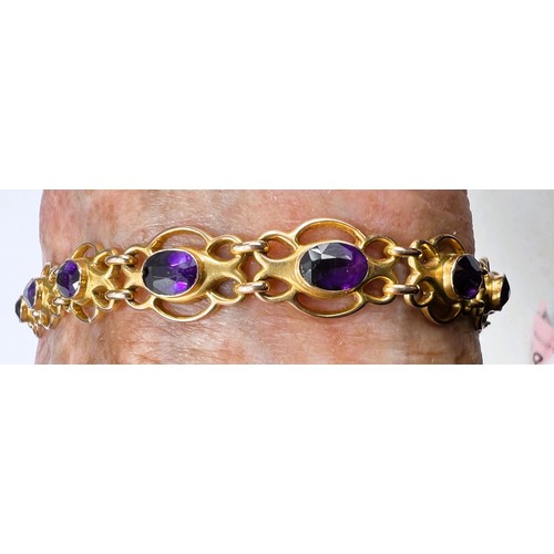 607 - An Edwardian 9ct gold amethyst set (12 stones) bracelet, 9.2gms. (approx. 18cm length)