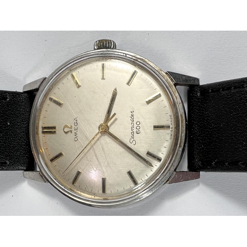 605 - A mid 20th century Omega Seamaster 600 gents steel cased Manual Wind wristwatch with baton markers, ... 