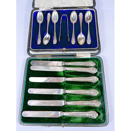 725 - A boxed set of 6 hallmarked silver teaspoons and a pair of sugar nips, 2.8oz; a set of white metal h... 