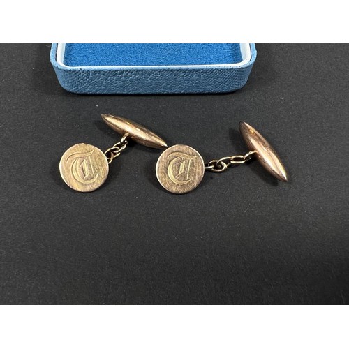 600 - A pair of 9ct gold cufflinks with bullet shape and initial to the other, 6.1gms