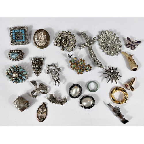 627D - A selection of decorative Victorian and later brooches including diamante, marcasite, turquoise colo... 