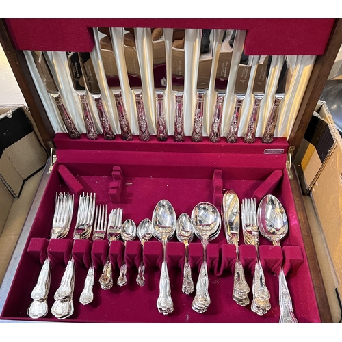 735A - A case set of silver plated cutlery similar boxed cutlery