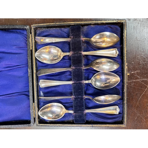 735A - A case set of silver plated cutlery similar boxed cutlery