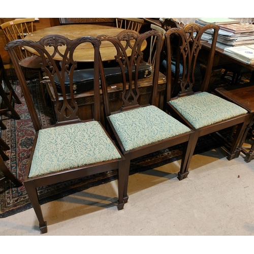872 - A set of 6 reproduction Chippendale style mahogany dining chairs