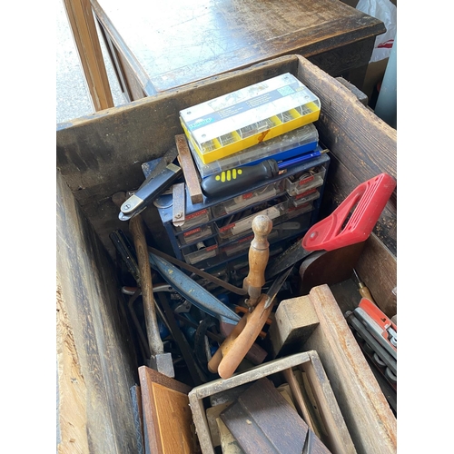 60 - A box full of various vintage tools etc