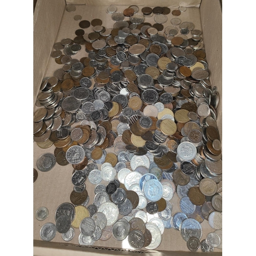 34A - A large collection of Danish coinage early to late 20th century Various denominations; a collection ... 