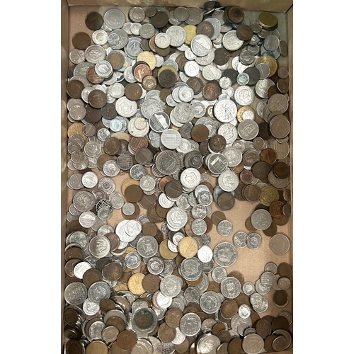 34A - A large collection of Danish coinage early to late 20th century Various denominations; a collection ... 