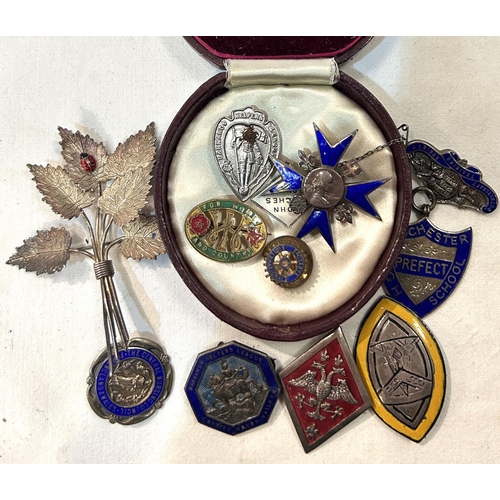 44 - A Florence Nightingale school nurse badge in silver and enamel; other enamel badges