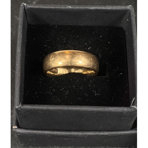 571 - A 22 carat hallmarked gold wedding ring, size J, 7.4gm