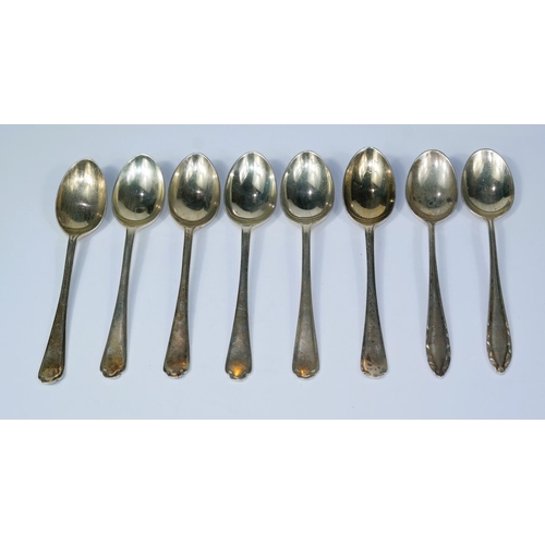 608A - A set of 6 hallmarked silver teaspoons with bull nose terminals, Sheffield 1932/33 and 2 other hallm... 