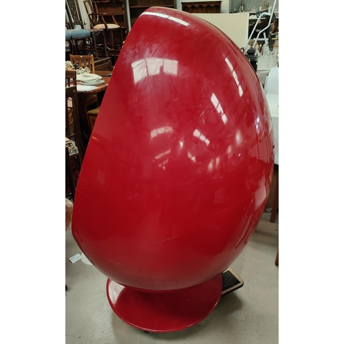 905 - After Henrik Thor Larsen, a mid 20th century swivel 'Egg Chair' in red