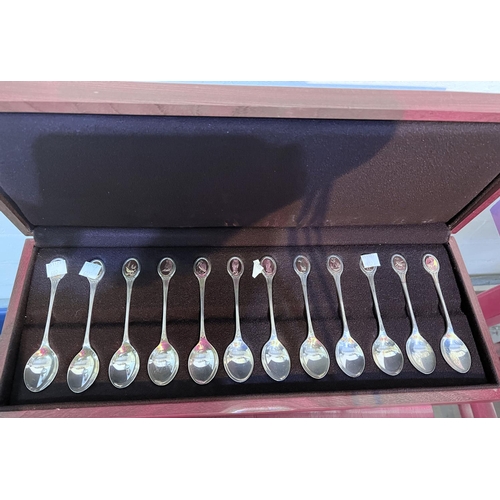 602 - An originally boxed set of 12 teaspoons 