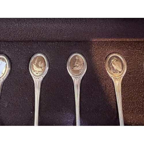 602 - An originally boxed set of 12 teaspoons 