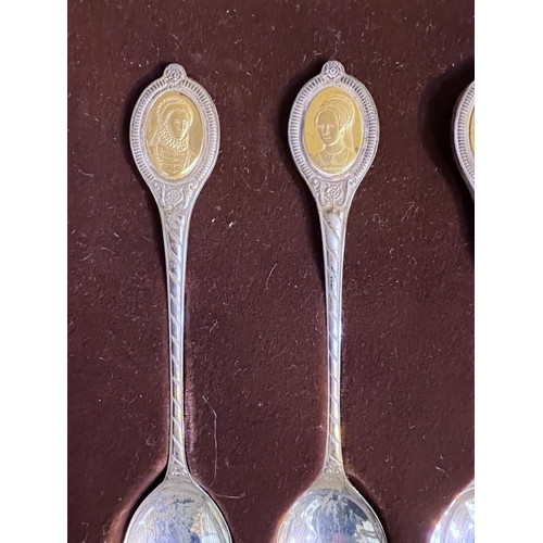 603 - An originally boxed set of 6 teaspoons 