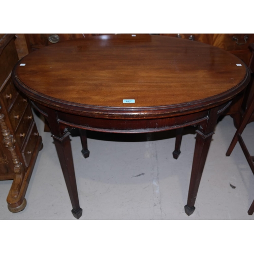 881 - A mahogany card table with detachable top and cabriole legs