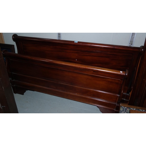 894 - A king size walnut sleigh bed.