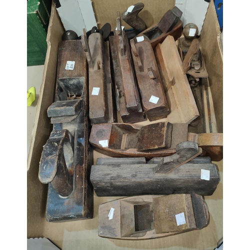 29 - A selection of vintage wood moulding planes
