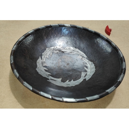 84 - An Arts & Crafts plannished fruit bowl by Hugh Wallace, with pewter inlaid decoration, dia. 21cm