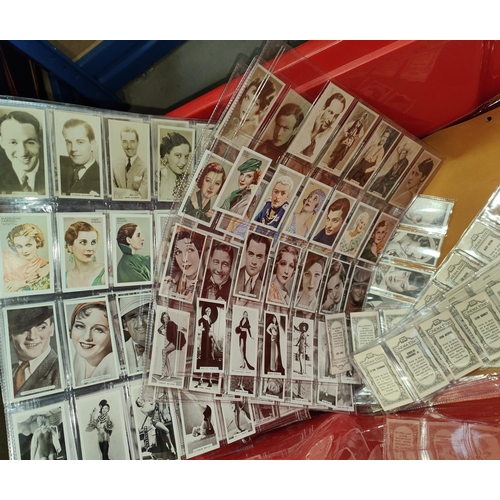 169 - Cigarette Cards: Two large albums of cigarette cards early 20th century 'Film Favourites' 'Cinema St... 