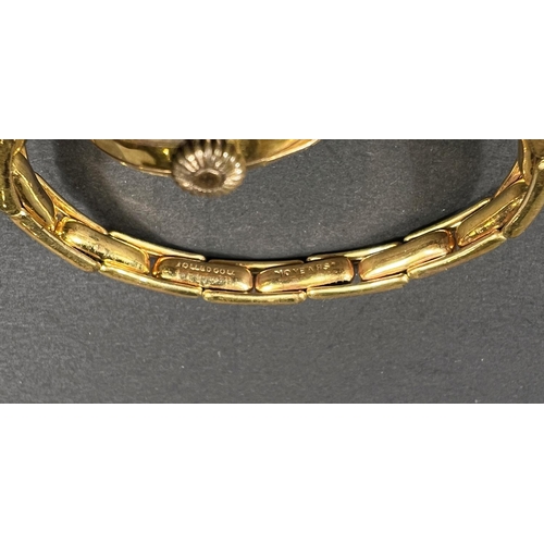 663 - A 9ct hallmarked gold early 20th century ladies wristwatch on plated expanding bracelet